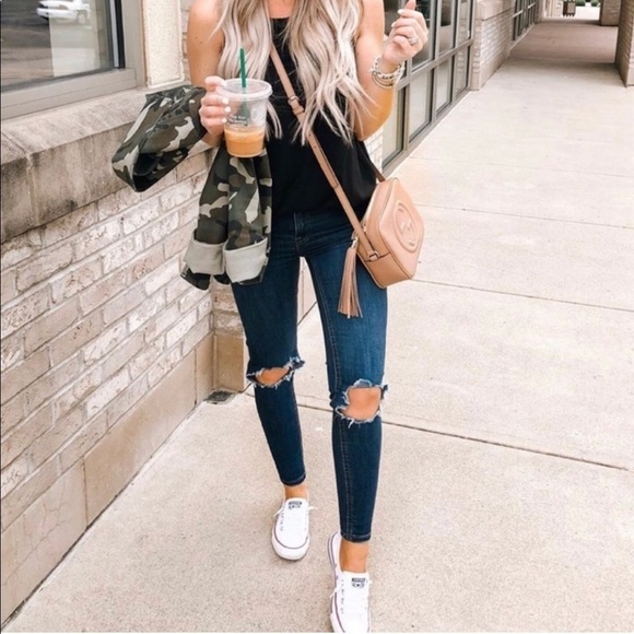 Free People Busted Knee Dark Wash Jeans Size 25 - Picture 4 of 8